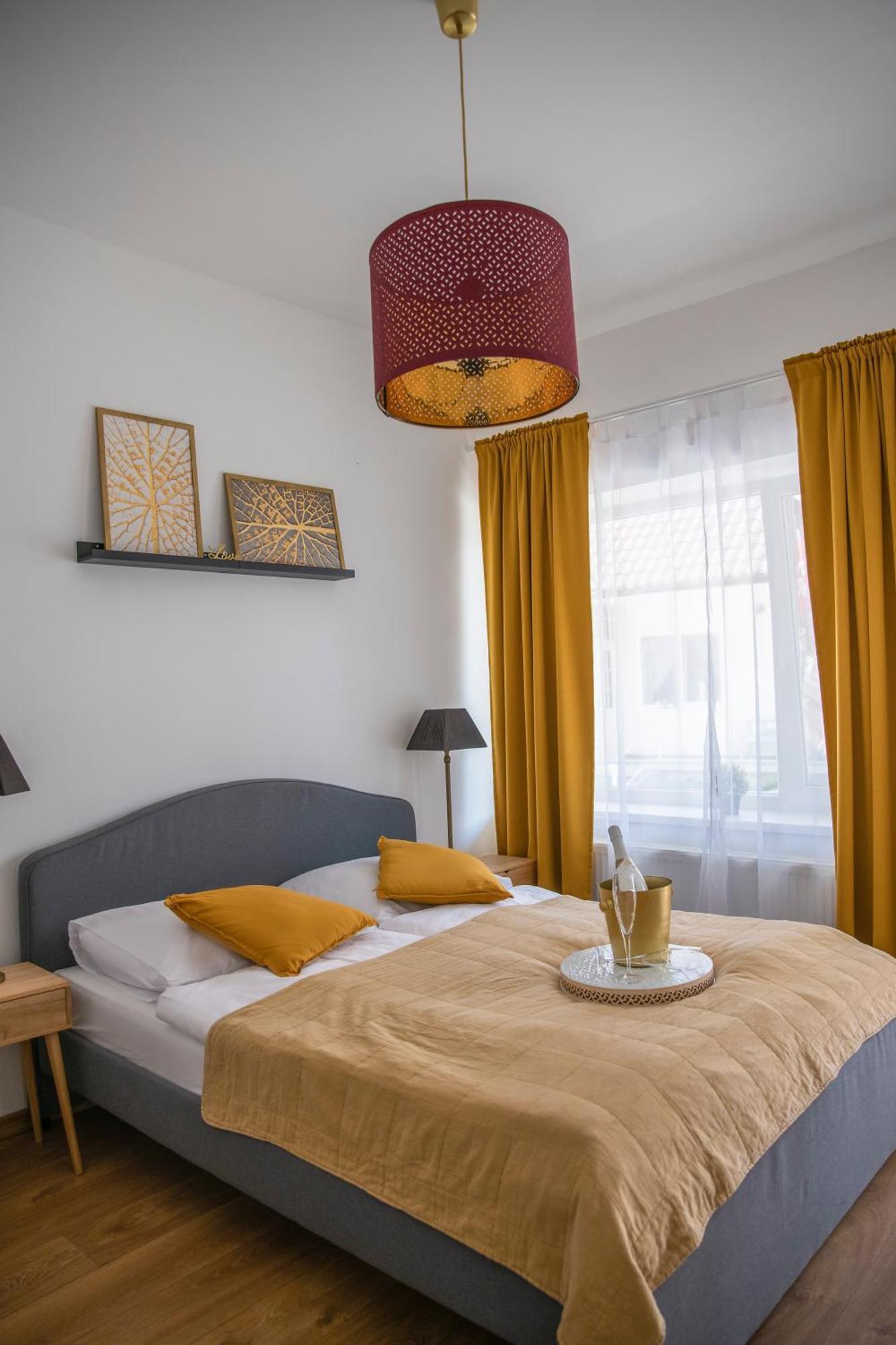 Ako Doma Hotel Poltár Kültér fotó
